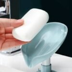 Leaf-Shape Self-Draining Soap Holder – Decorative 45° Slanted Hydraulic Soap Dish with Suction Base (Random Color) - Image 4